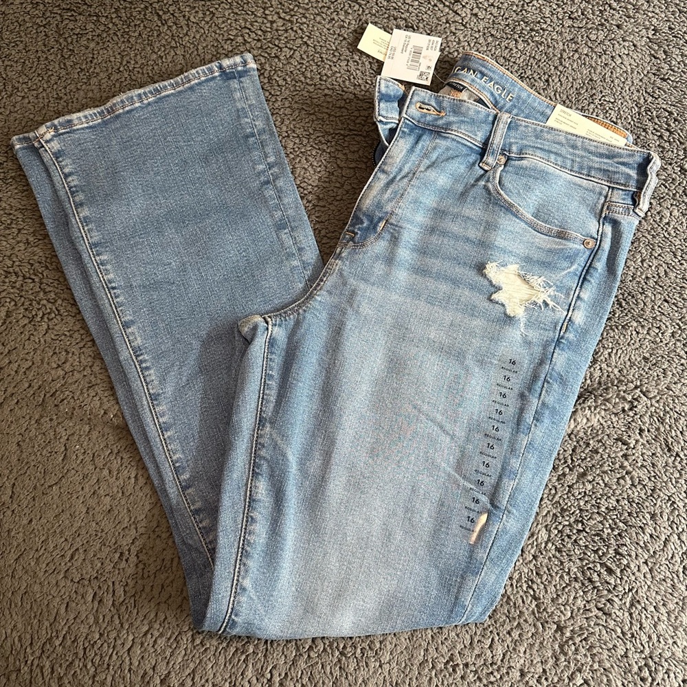 NWT! American Eagle high rise skinny kick jeans, light wash distressed, size 16